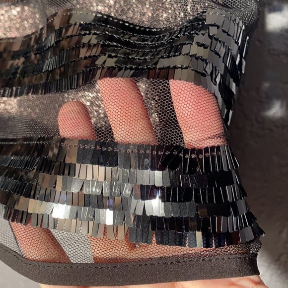 MINKPINK - skirt w black sequin layers, lining, zipper - M - Picture 10 of 15